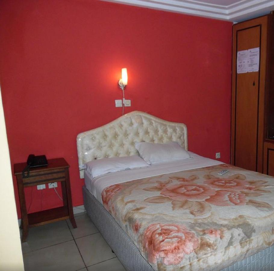Denver Plaza Hotel دوالا المظهر الخارجي الصورة