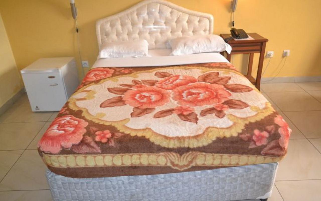 Denver Plaza Hotel دوالا المظهر الخارجي الصورة
