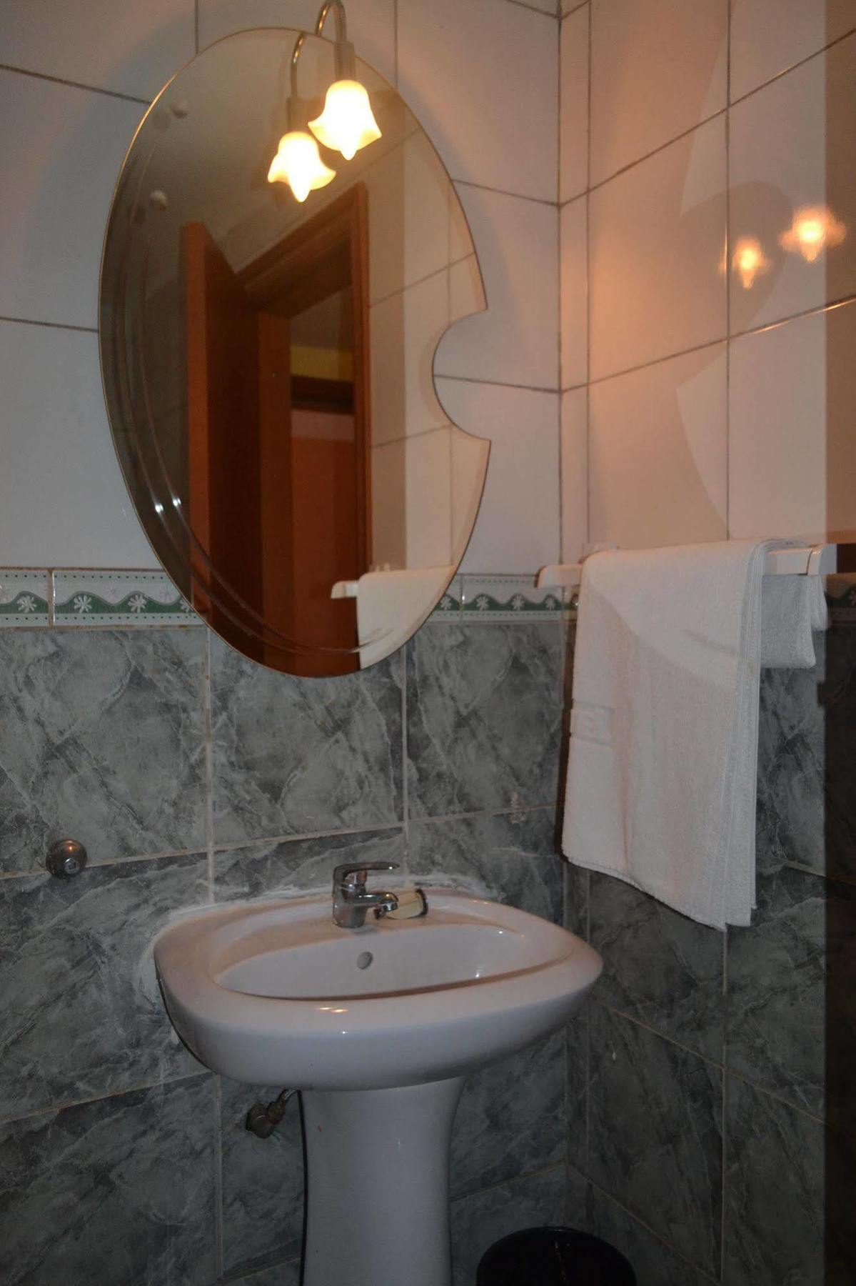 Denver Plaza Hotel دوالا المظهر الخارجي الصورة