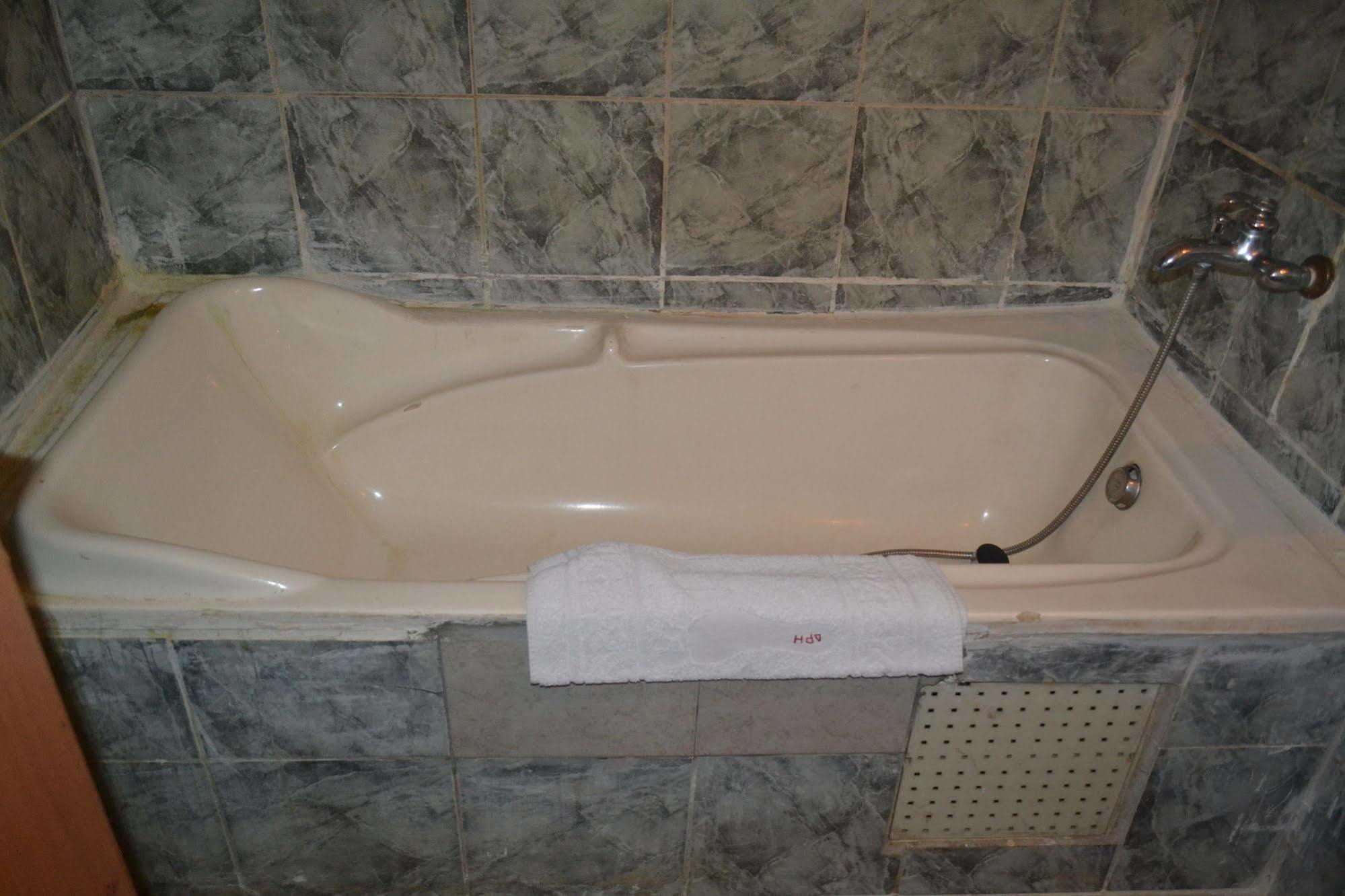 Denver Plaza Hotel دوالا المظهر الخارجي الصورة